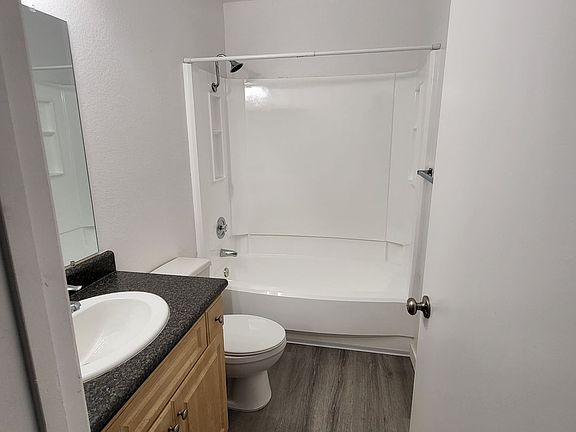 5th image of 652 Moss St #646-35
