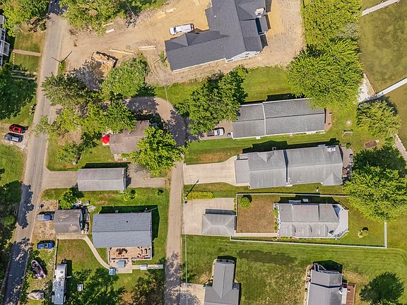 3rd image of 62560 Gilmore Ave