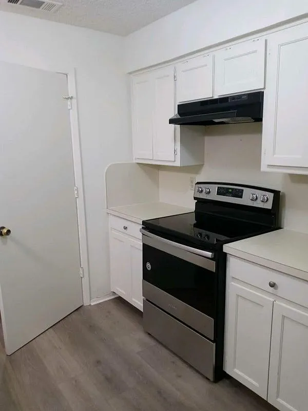 3 bed, 2.5 bath, 1228 sqft, $2,100 — Photo 4