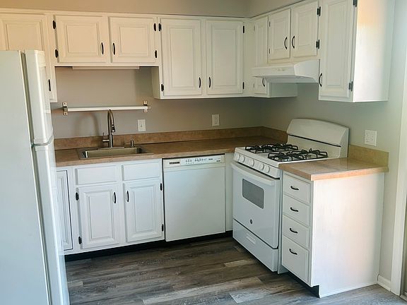 4th image of 240 Spruce Ct