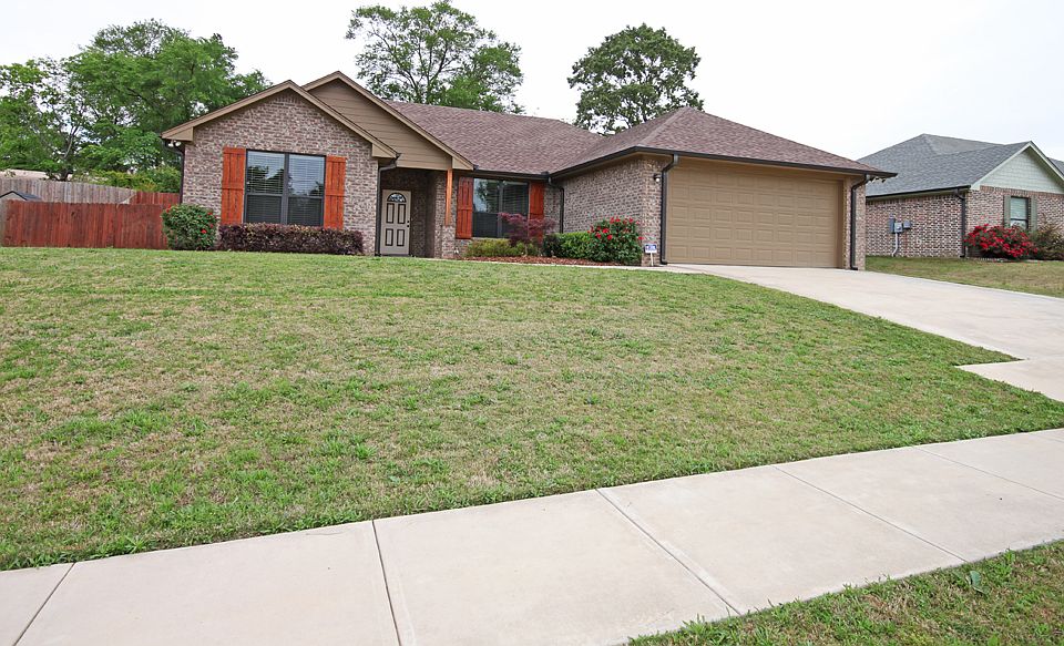 1st image of 802 Jaxon Dr