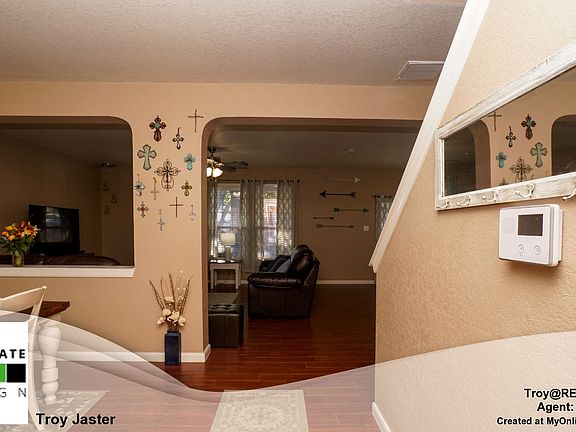 3rd image of 109 Springtree Grv