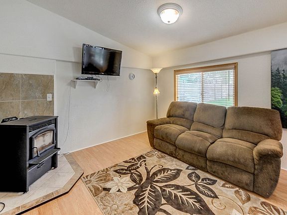 4th image of 13415 7th Ave S