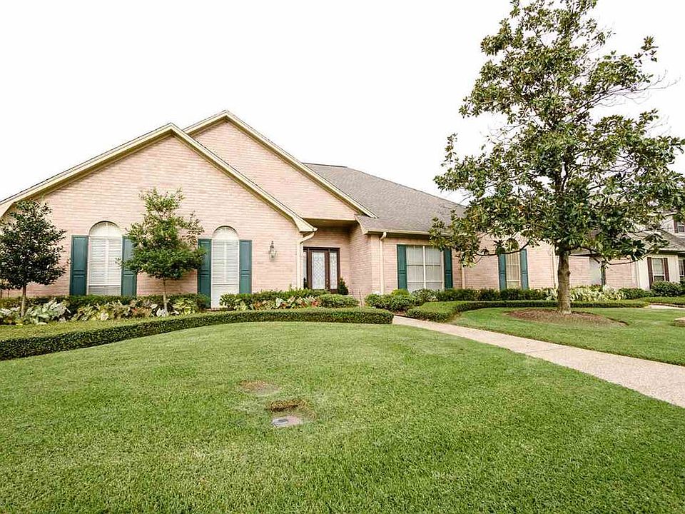 1st image of 10 Bellchase Gardens Dr