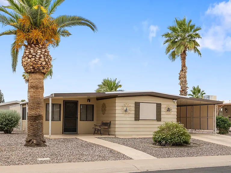 5223 E Lindstrom Ln — Photo 28