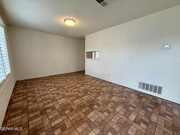 4th image of 12118 Royal Woods Dr