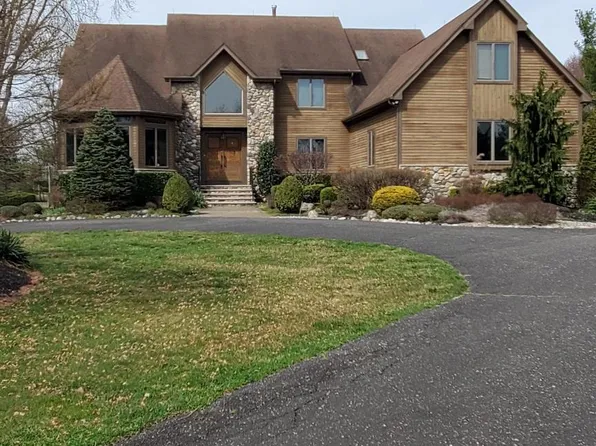 24 Cooper Tomlinson Rd, Medford, NJ 08055