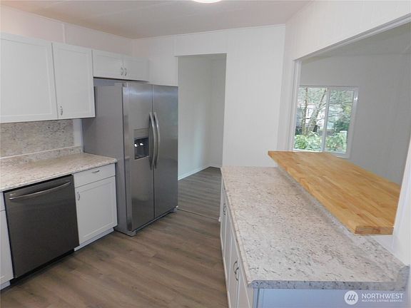 5th image of 11429 124th Street Ct E #121