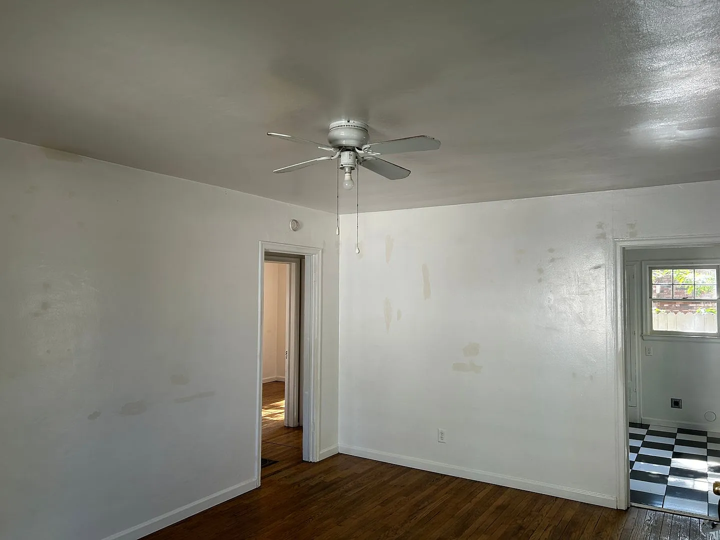 **Midtown - Ready For Move In** 2 Bedroom/1 Bath House — Photo 2