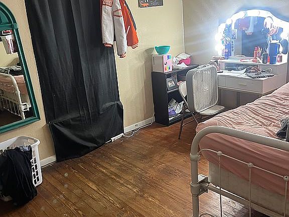 3rd image of 912 12th St