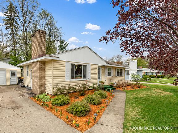 2nd image of 1358 Oriole Ct SW