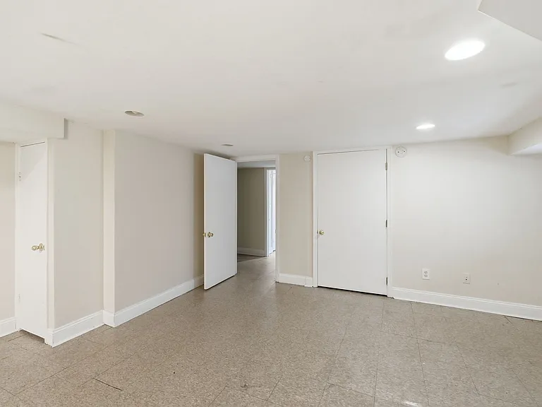 720 Gresham Pl NW — Photo 7