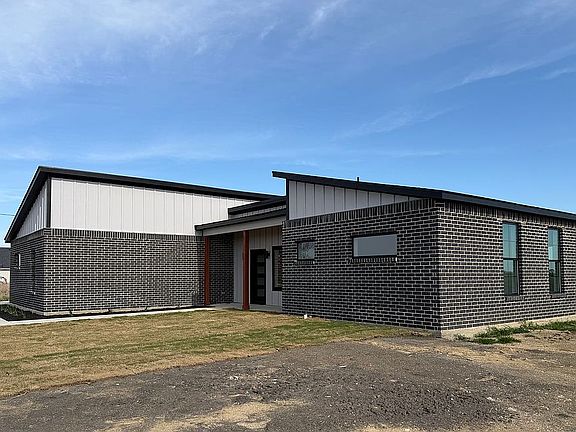 4th image of 2091 Goodwyn Rd