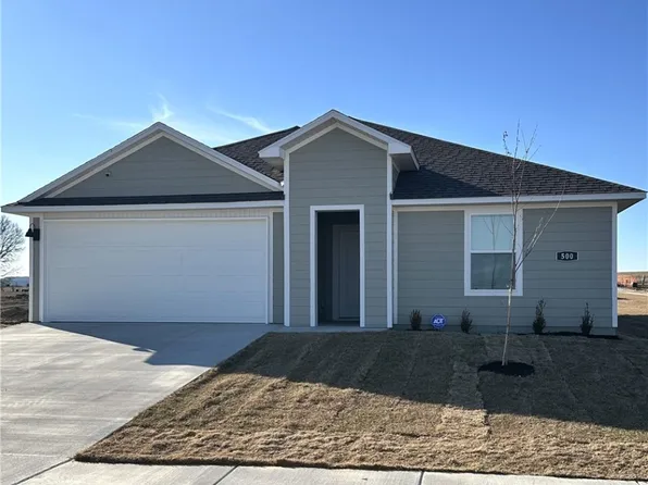 500 Riggs St, Prairie Grove, AR 72753
