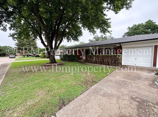 1608 Hill Ln, Waxahachie, TX 75165