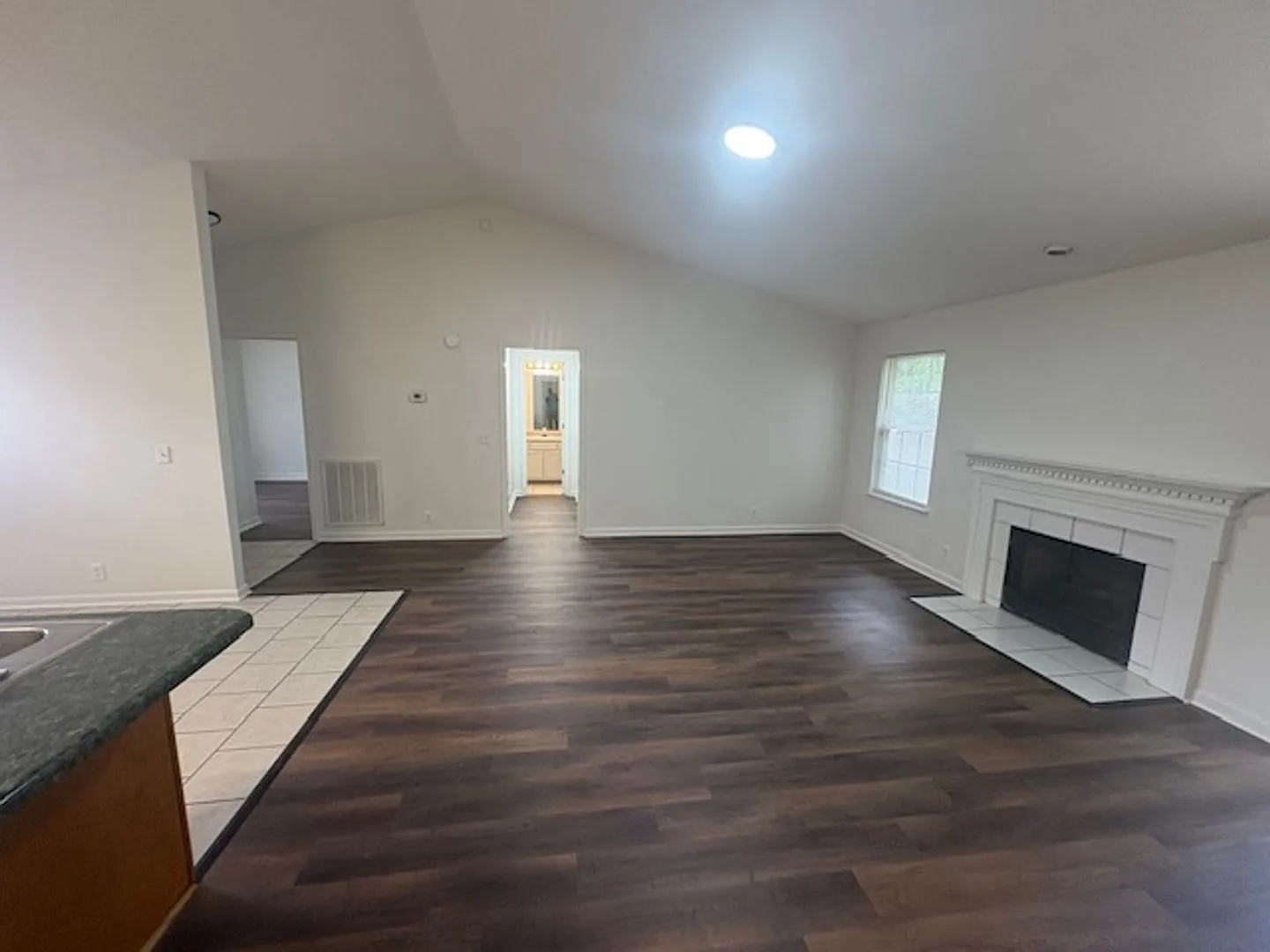 209 Bill Stewart Blvd, 1250sf, 3BR/2BA + garage — Photo 3