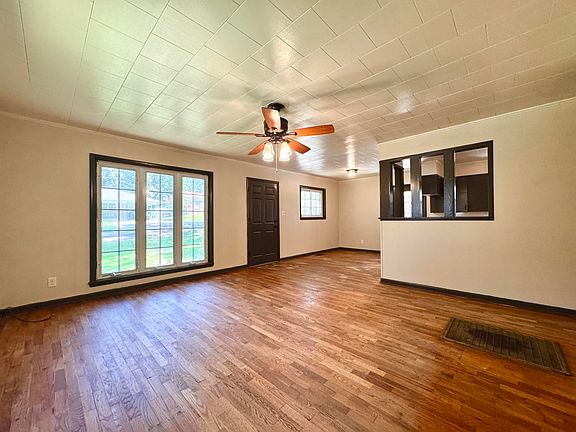 5th image of 2150 Porter St