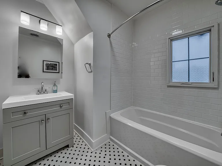 46 Allen St #5 — Photo 16