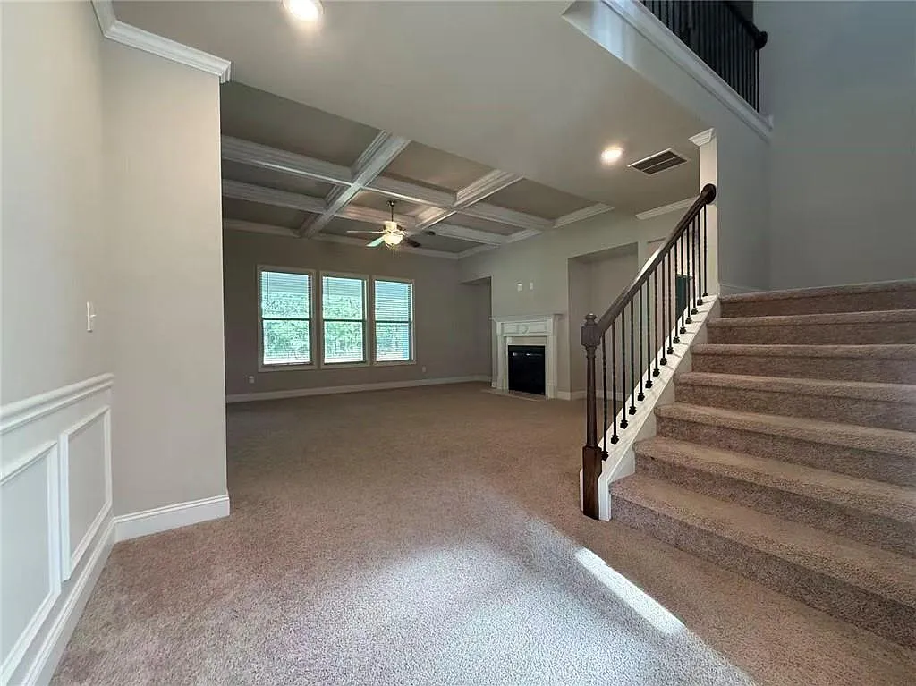 4 bed, 3.0 bath, 3640 sqft, $2,900 — Photo 4