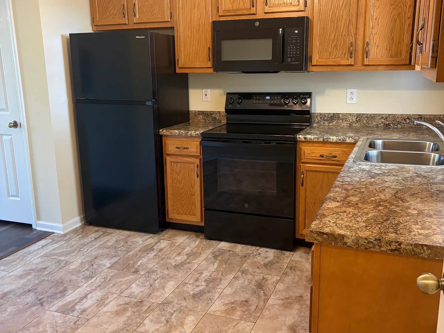 2 bed, 1000 sqft, $1,500 — Photo 3