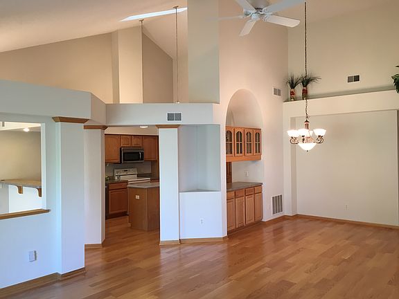 3rd image of 179 W Canyon Dr