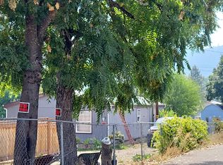 210 SE Ronald St, Winston, OR 97496