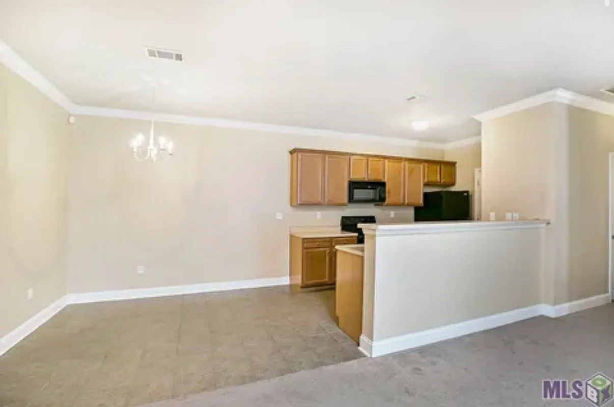 3 bed, 1552 sqft, $1,595 — Photo 1