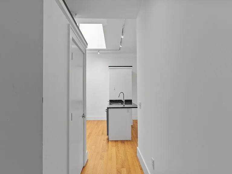 133 Mathewson St #302 — Photo 7