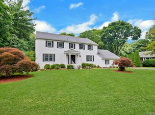 16 Hearthstone Circle, Scarsdale, NY 10583