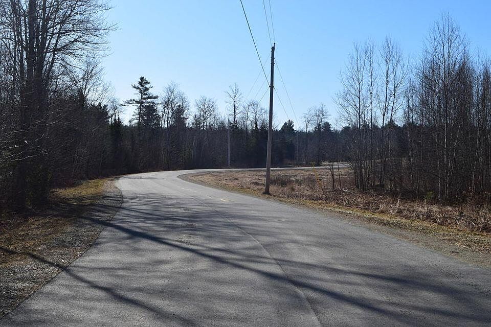 2nd image of 46 Fieldstone Drive
