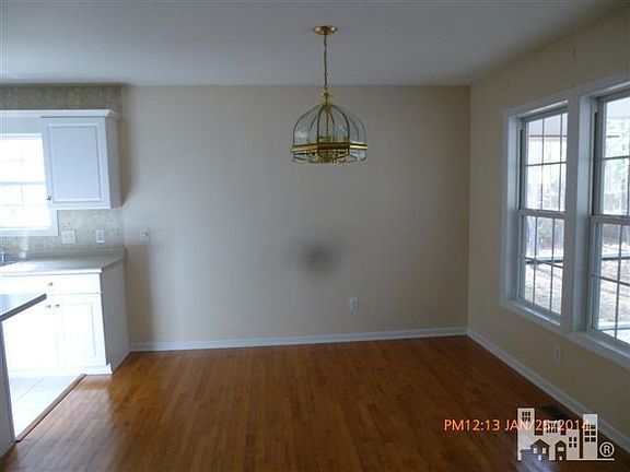 4th image of 727 Windsor Drive SE