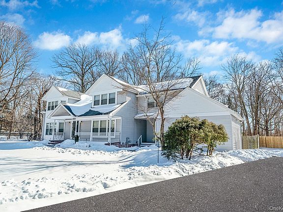 3rd image of 1944 Wading River Manor Road