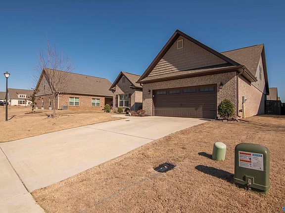 2nd image of 207 Oracle Cir