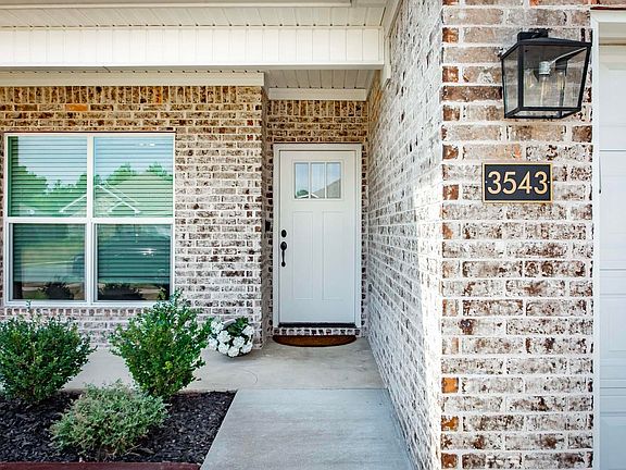 4th image of 3543 Village Walk Dr