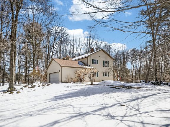 4th image of 35 Oak Ridge Drive