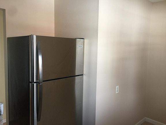 3rd image of 6 Columbia Dr APT 2A