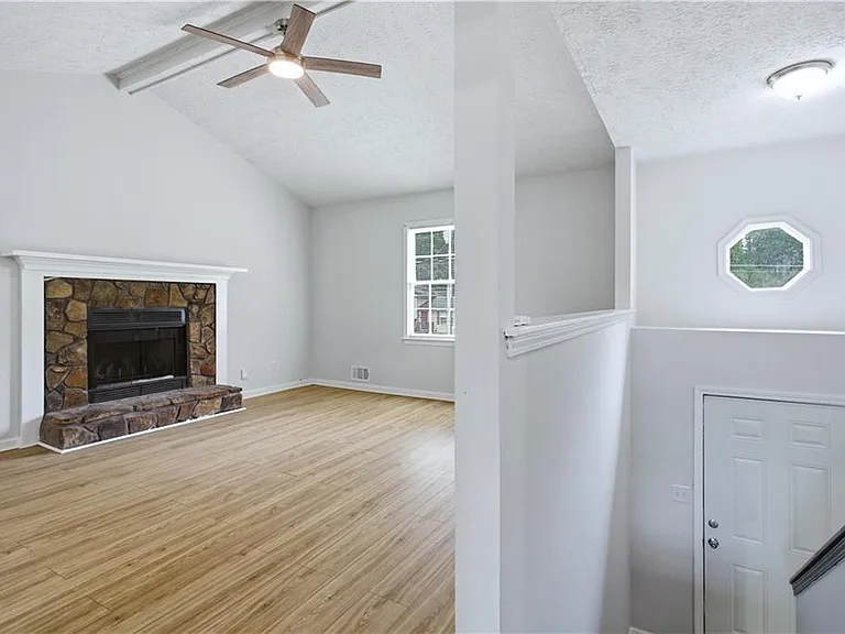 1600 Sugar Plum Dr SW — Photo 3