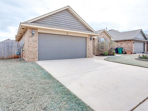 3rd image of 8812 SW 41st Ter
