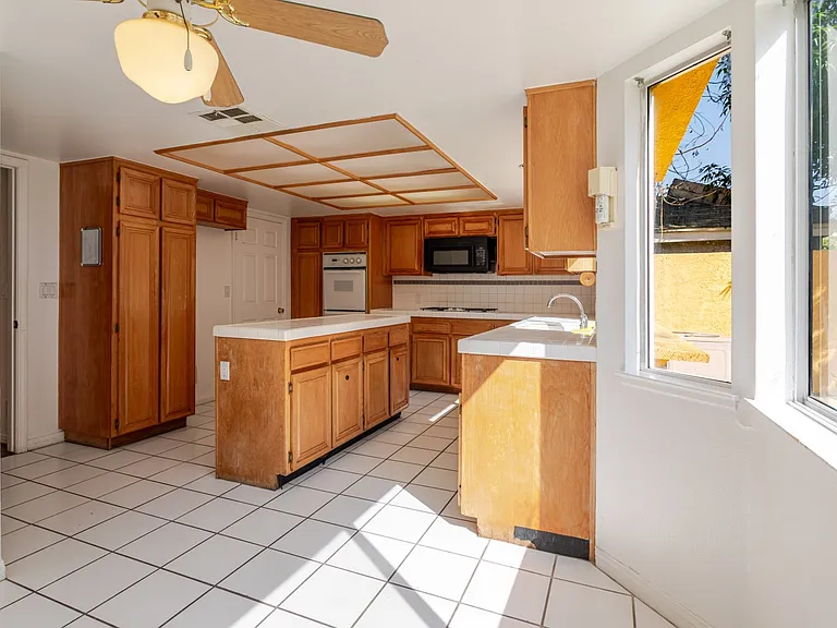 7306 Newcastle Ave — Photo 8