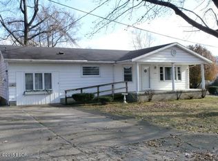 618 N Vine St, Du Quoin, IL 62832