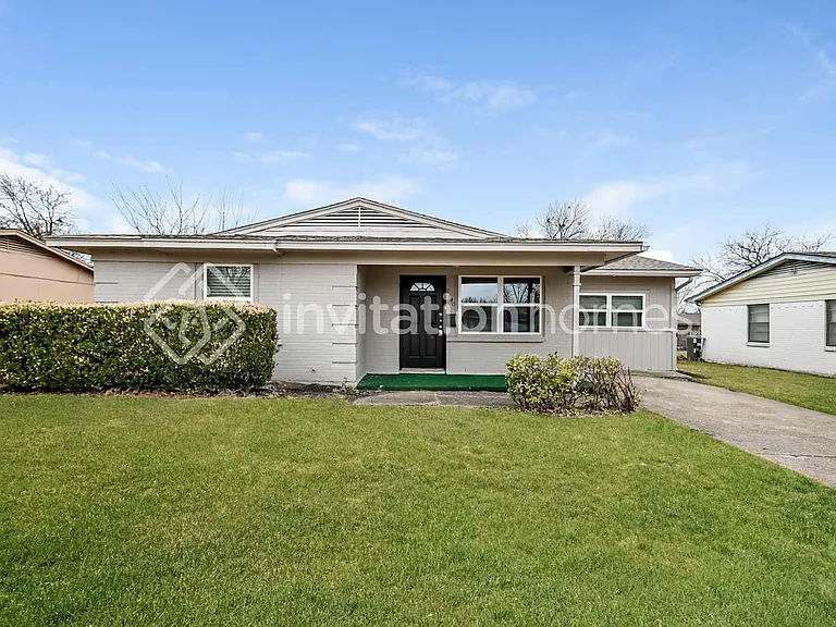 2740 Blue Ridge Dr — Photo 1