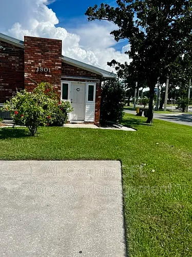 1801 3rd Ct SE Photo 1