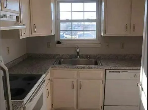 6916 NW Chapel Woods Ln, Kansas City, MO 64152