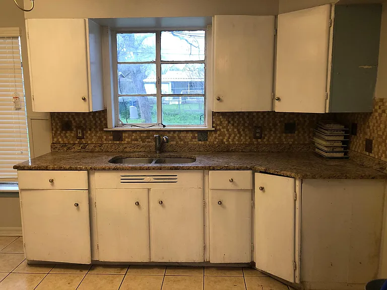 435 Basswood Dr — Photo 7