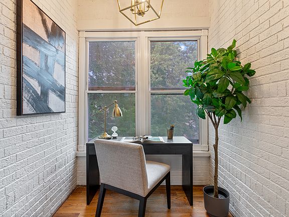 4th image of 1469 W Berteau Ave #303
