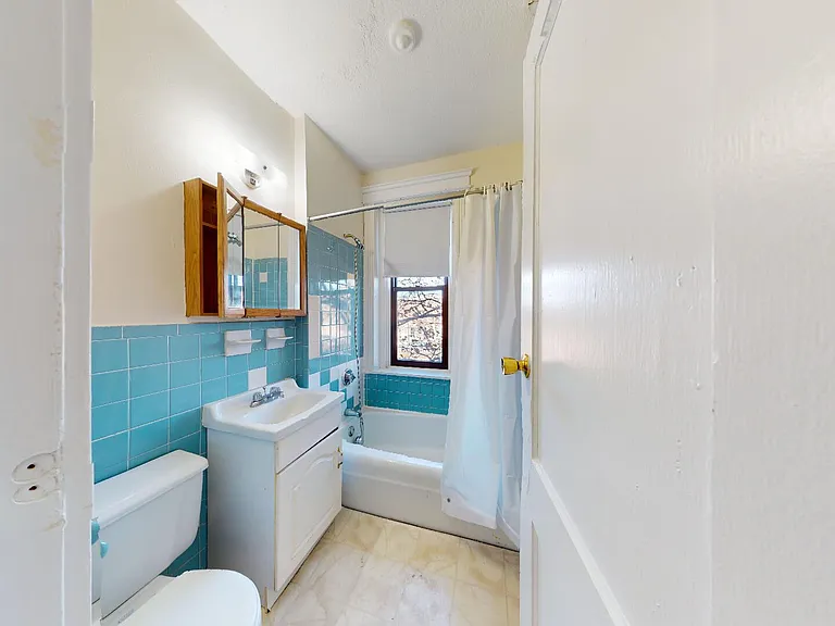 Commonwealth Apartments — Photo 10