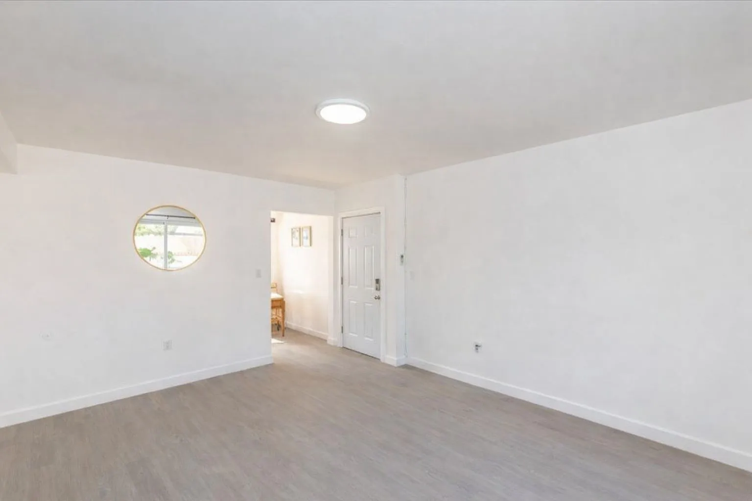 2 bed, 800 sqft, $2,200 — Photo 3