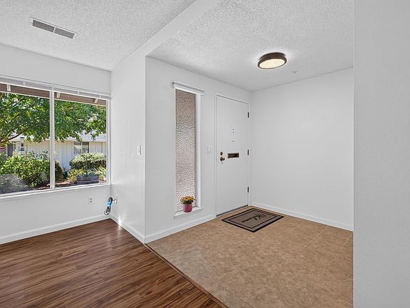 4th image of 24 Aspen Meadows Circle