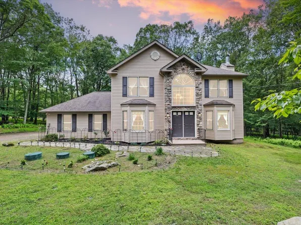 191 Cedar Ln, Canadensis, PA 18325