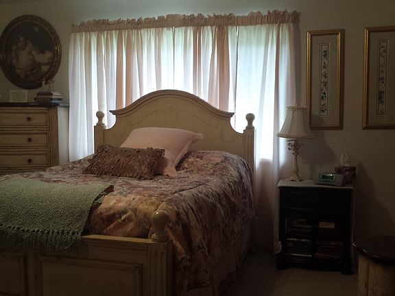3rd image of 4524 N Valley Dr NE
